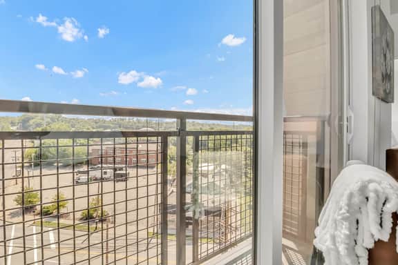 Upscale & Charming ADA 2BR | Cleveland Clinic