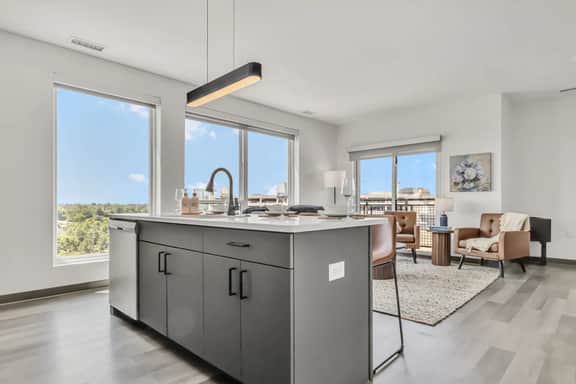 Vibrant & Sunny 2BR | Cleveland Clinic