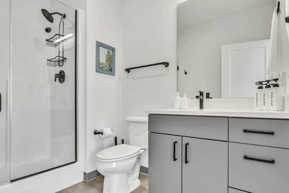 2BR Near Cleveland Clinic & Case Western | Cleveland OH - Image 5