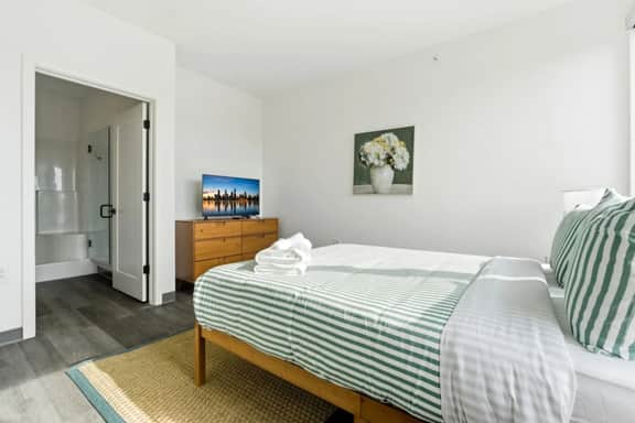 Cozy & Central Two Bedroom Two Bathroom