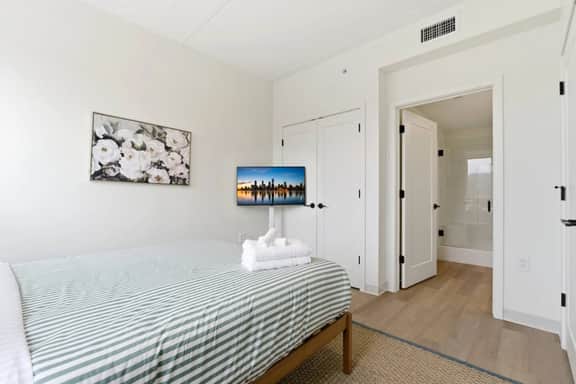 Central & Comfortable Two Bedroom Two Bathroom