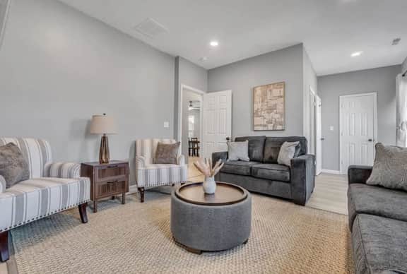 Cleveland Clinic | Recliner | Spacious | 4 Bedroom