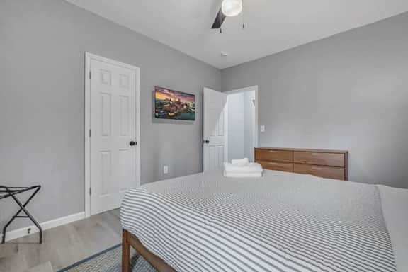 First-Floor 3BR, No Stairs Inside | 2 Min to Cleveland Clinic - Image 4