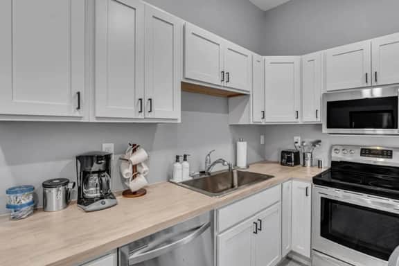 First-Floor 3BR, No Stairs Inside | 2 Min to Cleveland Clinic - Image 3