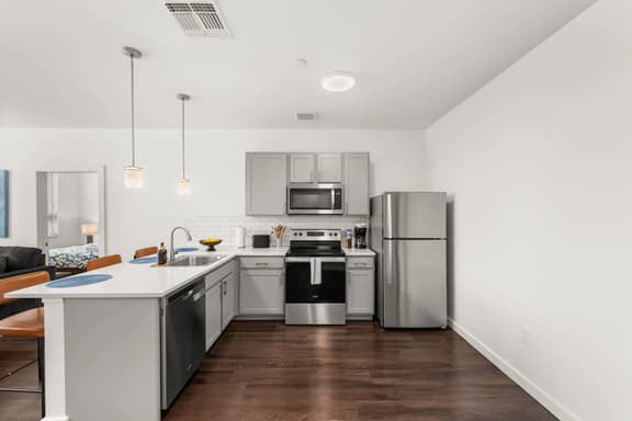 2BR in Heart of Cleveland Near CWRU