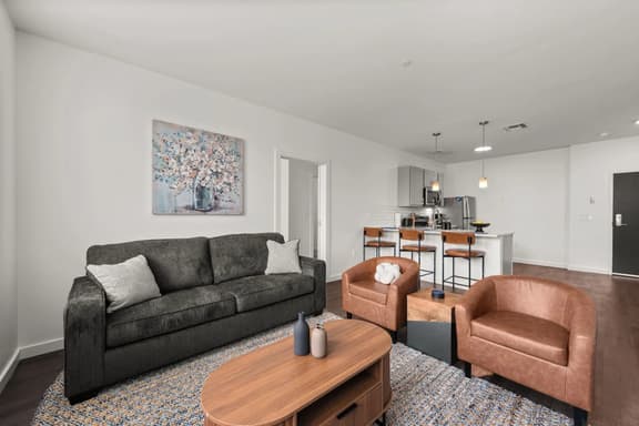 2BR Near Clinic & Case Western w/ Parking