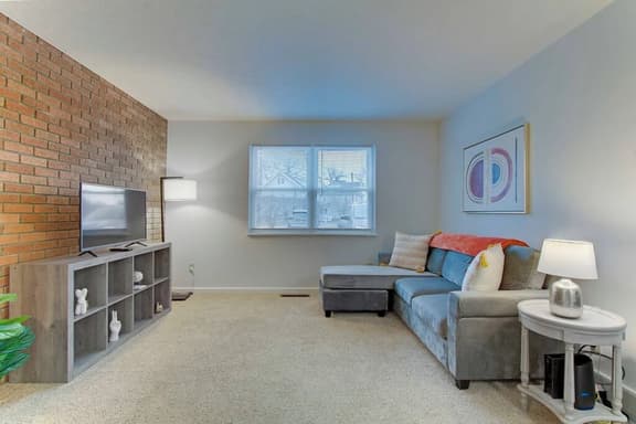 Central & Cozy 1BR near Hall of Fame/Airport