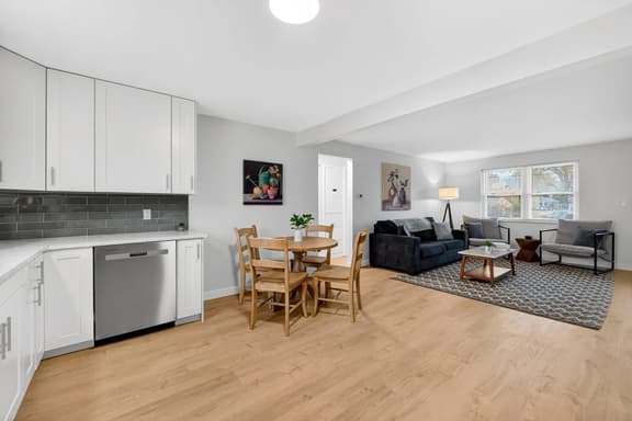 Central North Canton 2BR  w/ Patio & Garage