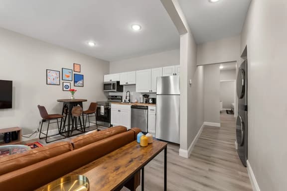 Central 3BR Apt | 3 Min to Cleveland Clinic