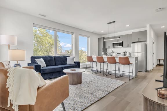 Charming & Central 2BR | Cleveland Clinic