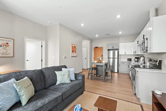 Charming 1BDR | Cleveland Clinic | Free Garage