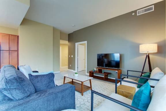 Luxury Apartment | Downtown | Free Parking