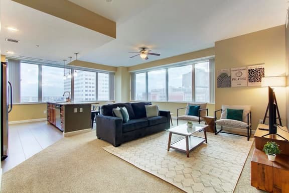 Luxury High Rise | Downtown | Free Parking