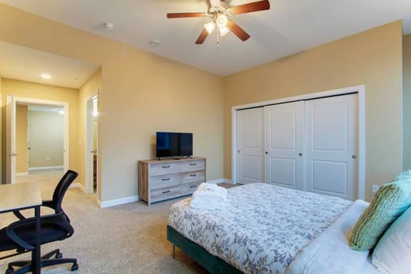 Luxury High Rise | Downtown | Free Parking