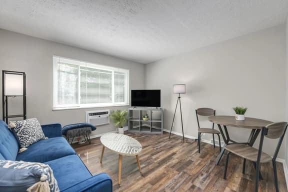 Modern & Updated First Floor 1BR near HWY/Airport