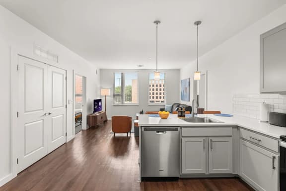 Prime Location 2BR  Apt Near Clinic & CWRU