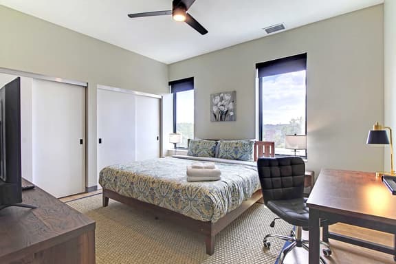 Serene 2 Bed/2 Bath | Cleveland Clinic | Free Garage