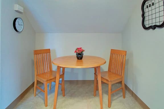Spacious King Suite near Hall of Fame/Hwy/Airport