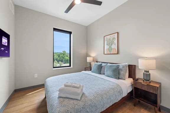 Stylish 1BDR | Cleveland Clinic | Free Garage
