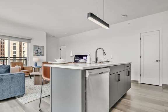Vibrant & Sunny 2BR | Cleveland Clinic