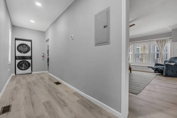 First-Floor 3BR, No Stairs Inside | 2 Min to Cleveland Clinic - Image 1