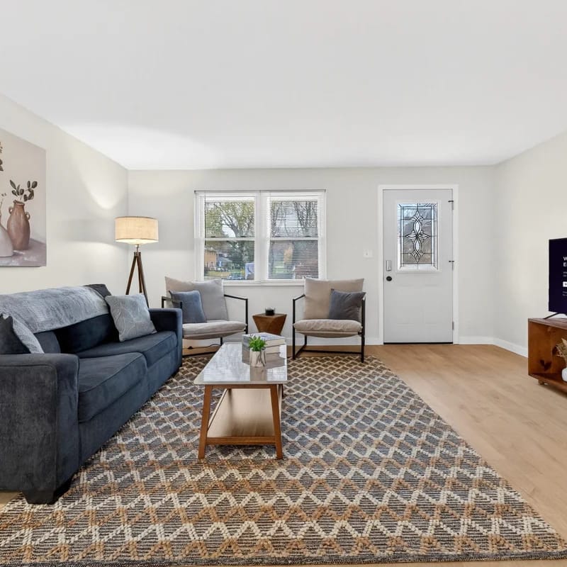 Central North Canton 2BR  w/ Patio & Garage