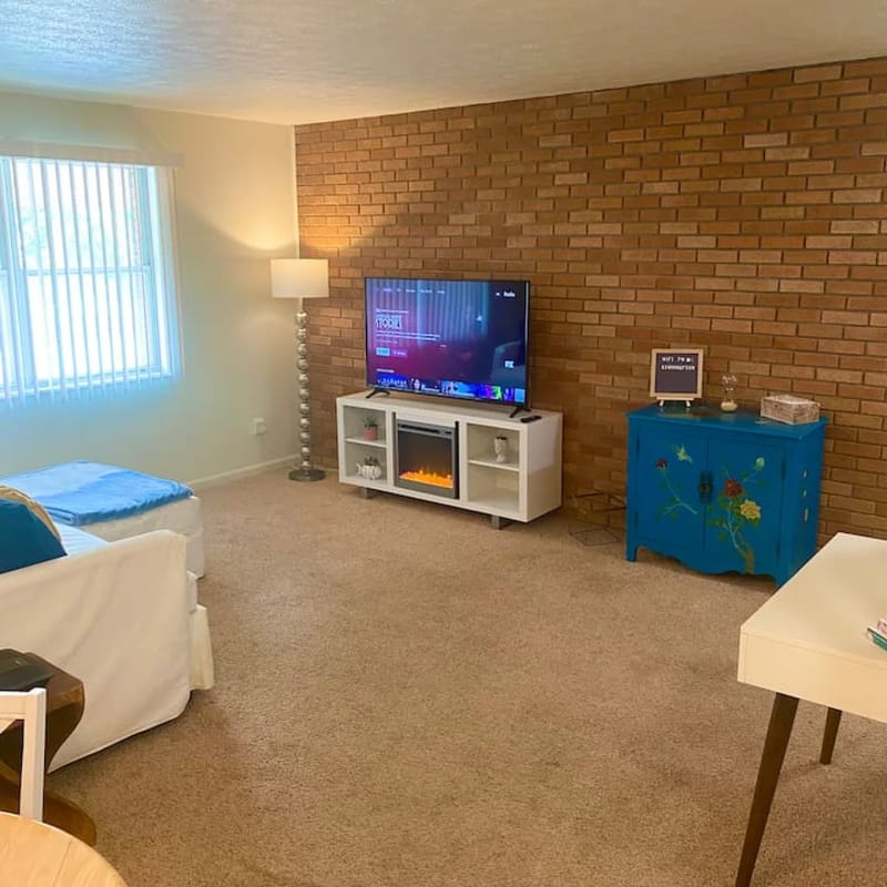 Sunlit 1BR Near Pro Football HOF & Cak Airport